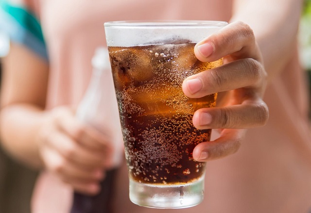 nếu cho trẻ uống nhiều h&agrave;ng ng&agrave;y c&oacute; thể g&acirc;y ra những t&aacute;c hại đối với sức khỏe của trẻ