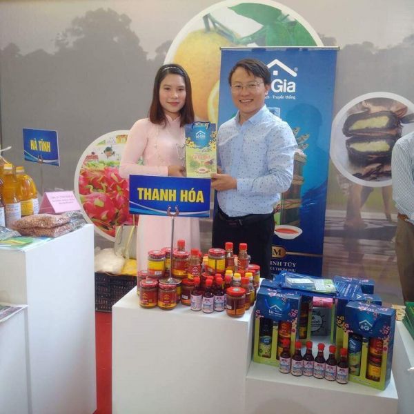 Nâng tầm sản phẩm OCOP: Đề xuất công nhận sản phẩm 5 sao Quốc gia cho nước mắm truyền thống Lê Gia Nâng tầm sản phẩm OCOP: Đề xuất công nhận sản phẩm 5 sao Quốc gia cho nước mắm truyền thống Lê Gia