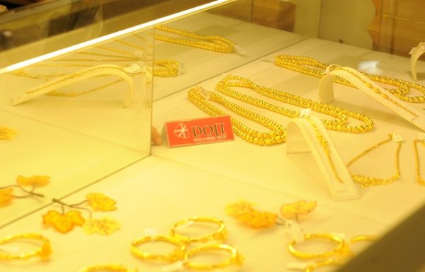 Giá vàng hôm nay 6/8: Tăng dồn dập, vượt mốc 62 triệu đồng/lượng