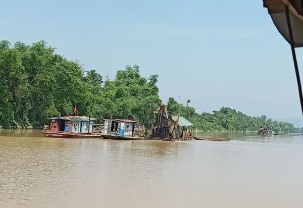 Bắc Giang: Cấm khai thác cát, sỏi vào mùa lũ hàng năm Bắc Giang: Cấm khai thác cát, sỏi vào mùa lũ hàng năm