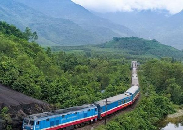 Tạm ngưng chạy tàu SNT1/SNT2 tuyến Sài Gòn-Nha Trang để phòng chống Covid-19