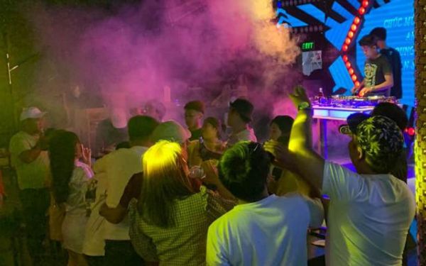 Ninh Thuận tạm dừng hoạt động tất cả các cơ sở kinh doanh dịch vụ không thiết yếu Ninh Thuận tạm dừng hoạt động tất cả các cơ sở kinh doanh dịch vụ không thiết yếu