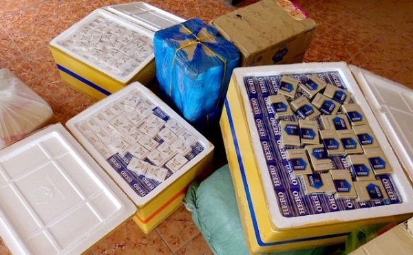 An Giang: Bắt giữ 5.000 bao thuốc lá lậu giấu trong thùng xốp đông lạnh An Giang: Bắt giữ 5.000 bao thuốc lá lậu giấu trong thùng xốp đông lạnh