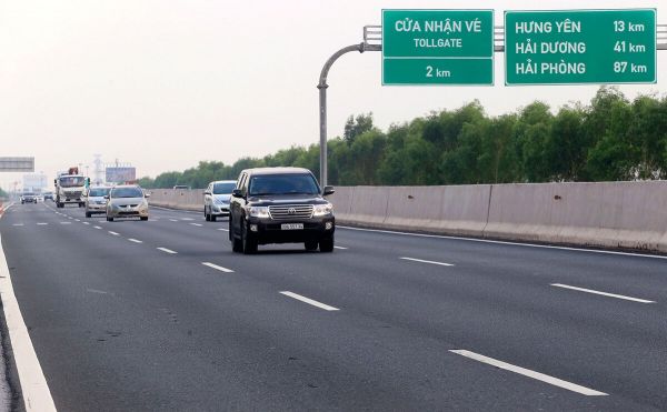Chính thức thu phí không dừng trên cao tốc Hà Nội - Hải Phòng Chính thức thu phí không dừng trên cao tốc Hà Nội - Hải Phòng