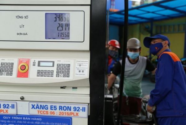 Cập nhật giá xăng dầu hôm nay 12/8: Tăng mạnh khi trữ lượng giảm