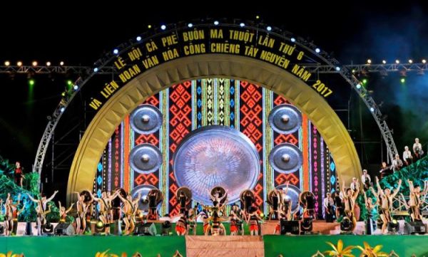 Dừng tổ chức Lễ hội Cà phê Buôn Ma Thuột Dừng tổ chức Lễ hội Cà phê Buôn Ma Thuột