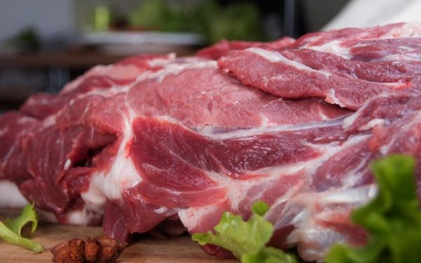 Giá thịt hôm nay 13/8: Thịt lợn tại các cửa hàng đi ngang