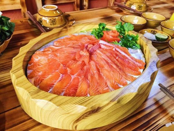 Cá nước lạnh khó bán, người Lào Cai lo trắng tay