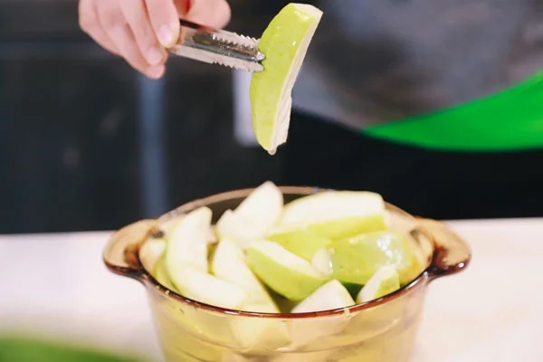 Nước &eacute;p tr&aacute;i c&acirc;y ổi rất cần thiết cho n&atilde;o của bạn v&igrave; n&oacute; mang Vitamin B3 v&agrave; Vitamin B6