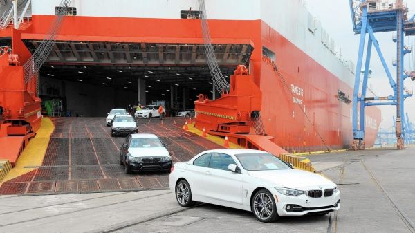 Việt Nam lần đầu tiên đấu giá hạn ngạch thuế quan nhập khẩu ô tô theo hiệp định CPTPP Việt Nam lần đầu tiên đấu giá hạn ngạch thuế quan nhập khẩu ô tô theo hiệp định CPTPP