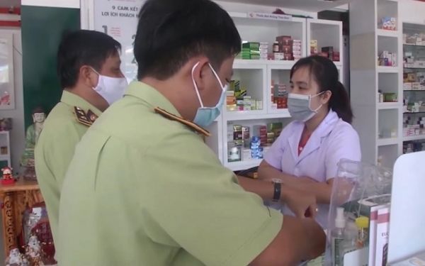 Đà Nẵng: Giám sát gần 260 cơ sở kinh doanh thiết bị y tế và mặt hàng thiết yếu trong ngày 14/8 Đà Nẵng: Giám sát gần 260 cơ sở kinh doanh thiết bị y tế và mặt hàng thiết yếu trong ngày 14/8