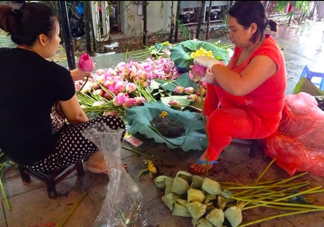 Qu&aacute; tr&igrave;nh ướp Tr&agrave; sen