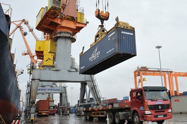 Việt Nam xuất siêu đột biến đạt 10 tỷ USD