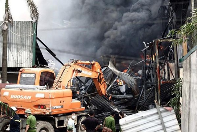 H&agrave; Nội: Tăng cường c&ocirc;ng t&aacute;c ph&ograve;ng, chống chập điện g&acirc;y ch&aacute;y, đổ bảng quảng c&aacute;o