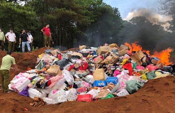 Gia Lai: Tiêu hủy hơn 10 tấn hàng hóa không đủ điều kiện lưu thông trên thị trường