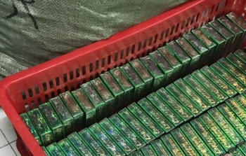 Long An: Phát hiện cơ sở sản xuất dầu gió xanh, giả nhãn hiệu con Ó số lượng lớn