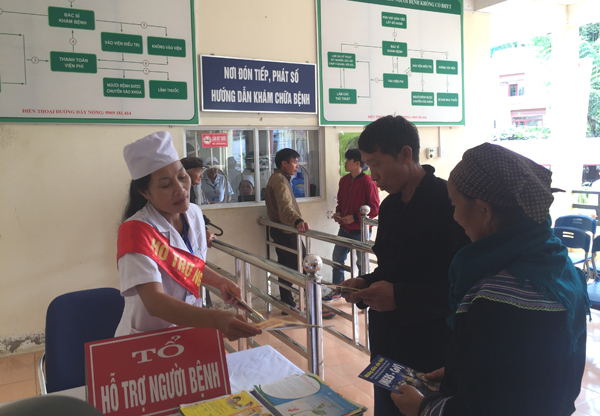 Ch&iacute;nh s&aacute;ch bảo hiểm y tế (BHYT) miễn ph&iacute; cho đồng b&agrave;o d&acirc;n tộc thiểu số v&ugrave;ng kh&oacute; khăn, đặc biệt kh&oacute; khăn đ&atilde; sẻ chia g&aacute;nh nặng về kinh tế, gi&uacute;p b&agrave; con c&oacute; được cơ hội chăm s&oacute;c sức khỏe để vươn l&ecirc;n ổn định cuộc sống