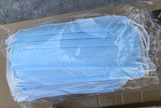 Lực lượng chức năng Ph&aacute; kho hàng lớn ở TP.HCM nghi nhập từ Trung Quốc, gồm cả khẩu trang