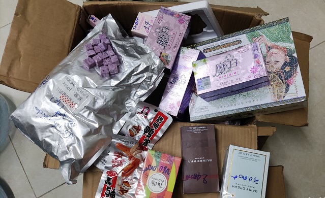 Nhiều thiết bị điện tử, mỹ phẩm c&oacute; dấu hiệu nhập lậu từ Trung Quốc