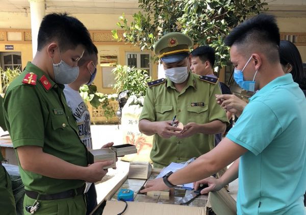 Lạng Sơn: Phát hiện 3.000 chiếc khẩu trang vải và 1.000 lọ kem dưỡng da nhập lậu