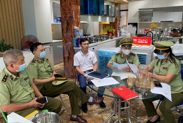 Đo&agrave;n kiểm tra l&agrave;m việc với đại diện C&ocirc;ng ty CP ENVICO