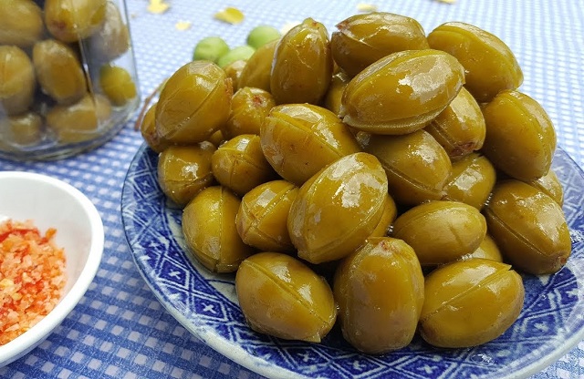 Tr&aacute;i c&agrave; na đ&atilde; trở th&agrave;nh m&oacute;n ăn ưa th&iacute;ch của nhiều người, đặc biệt l&agrave; giới trẻ