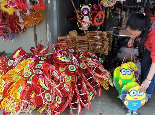 X&oacute;m lồng đ&egrave;n Ph&uacute; B&igrave;nh c&oacute; nhiều biến chuyển thăng trầm, nhưng vẫn giữ được hồn trung thu xưa cũ