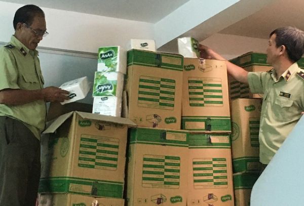 Bến Tre: Phát hiện lô giấy ăn giả nhãn hiệu AnAn đã được bảo hộ tại Việt Nam