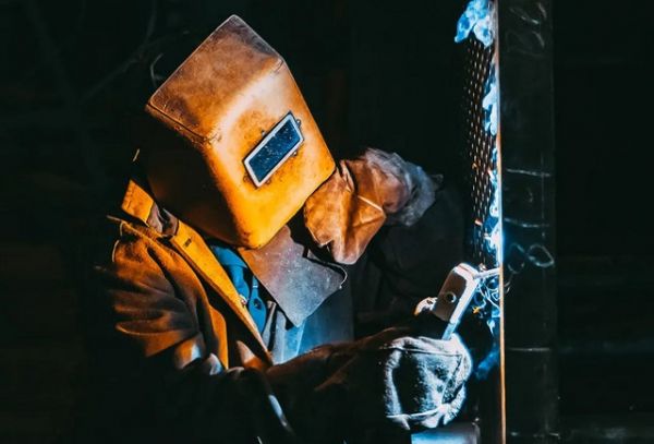 Giá sắt thép hôm nay 16/9: Duy trì đà giảm