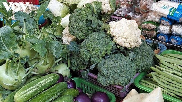 Big C, Lotte Mart, Co.opmart giảm giá nhiều loại rau củ quả