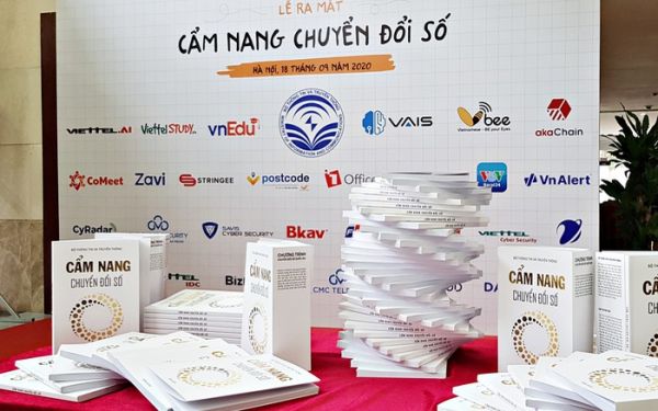 Ra mắt Cẩm nang chuyển đổi số