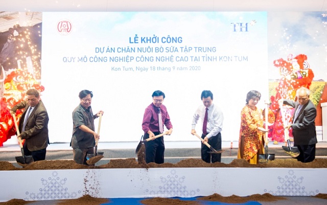 Khởi c&ocirc;ng dự &aacute;n chăn nu&ocirc;i b&ograve; sữa c&ocirc;ng nghệ cao lớn nhất T&acirc;y Nguy&ecirc;n hơn 2.500 tỷ đồng