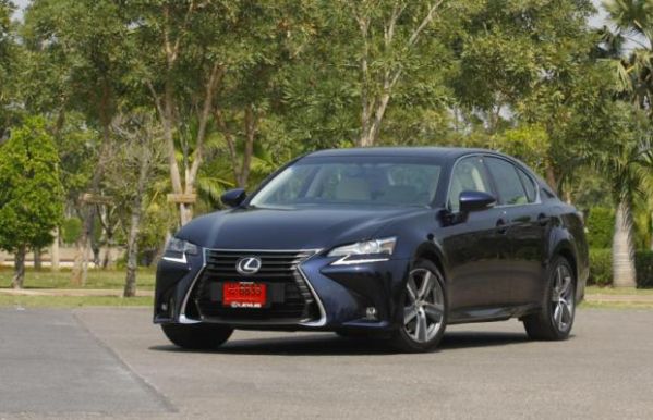 Triệu hồi xe Lexus tại Việt Nam để thay thế bơm nhiên liệu