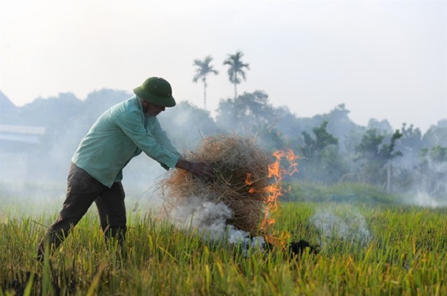 H&agrave; Nội đặt mục ti&ecirc;u từ ng&agrave;y 1-1-2021 kh&ocirc;ng đốt rơm rạ, chất thải kh&ocirc;ng đ&uacute;ng quy định