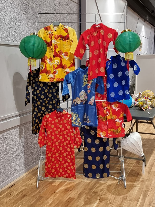 Những bộ quần áo dài truyền thống dành cho các bạn nhỏ nước ngoài muốn khoác lên mình trang phục truyền thống Việt Nam.