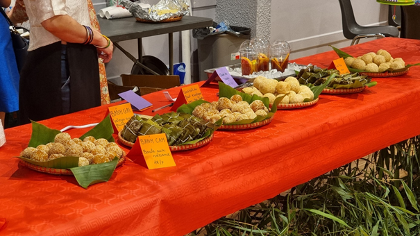 Chương trình kết thúc lúc 17h cùng ngày bằng màn phá cỗ và những trò chơi dân gian truyền thống Việt Nam trong không khí sôi động và hữu nghị.