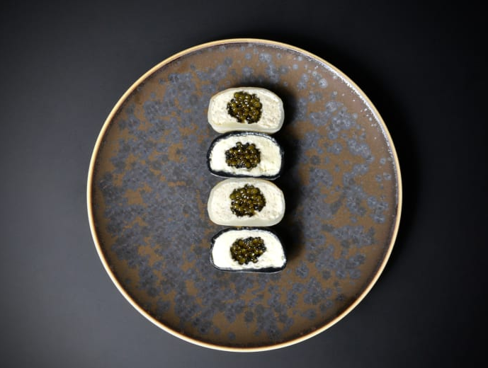 Hong Kong: Bánh trung thu trứng cá muối đầu tiên trên thế giới