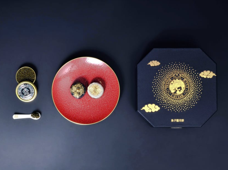 Bánh trung thu sang trọng, cao cấp với mức giá ngất ngưởng được làm từ những nguyên liệu thượng hạng, xa xỉ thu hút giới thượng lưu đặt mua làm quà tặng.