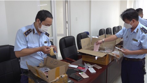 Tạm giữ 529 Iphone đã qua sử dụng tại Ga Sài Gòn