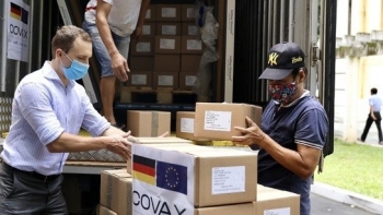 Việt Nam nhận hơn 850.000  liều vaccine AstraZeneca do Đức hỗ trợ