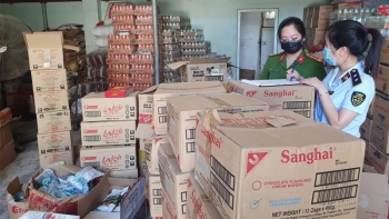 Thanh Hóa: Thu giữ 2,5 tấn bánh kẹo, thực phẩm không rõ xuất xứ