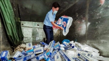 Cần Thơ: Bắt giữ xe tải chở số lượng lớn thuốc lá nhập lậu