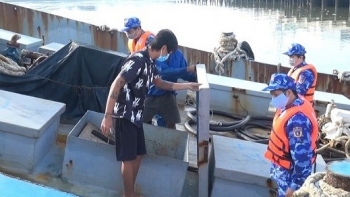 Bộ Tư lệnh Vùng Cảnh sát biển 3 thu giữ 60.000 lít dầu không rõ nguồn gốc