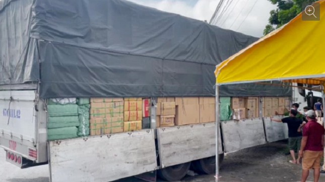 Bắt ô tô tải vận chuyển số lượng lớn hàng hóa nước ngoài nghi giả nhãn hiệu