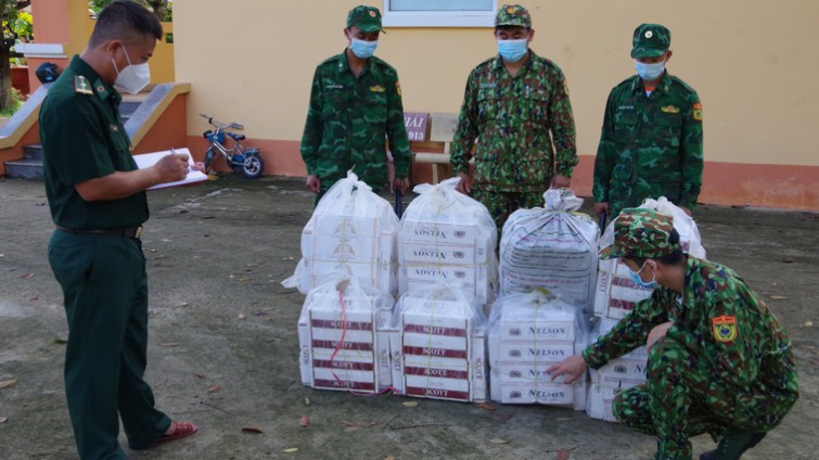 Đồng Tháp liên tiếp bắt giữ số lượng lớn thuốc lá, đường cát nhập lậu