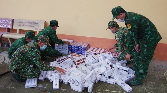 Thu giữ 3.000 bao thuốc lá và 500 kg đường cát nhập lậu Đồng Tháp