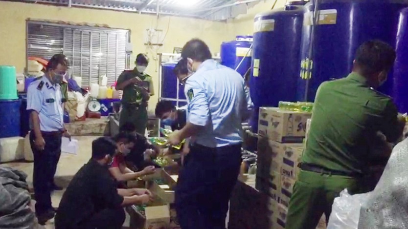 An Giang thu giữ hàng nghìn chai nước rửa chén giả nhãn hiệu nổi tiếng