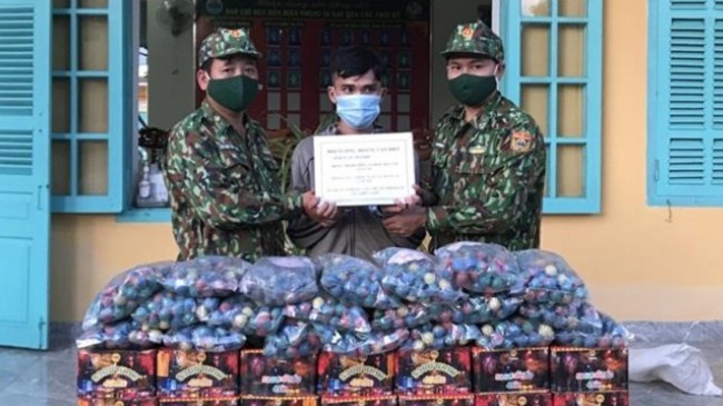 Gia Lai bắt giữ đối tượng vận chuyển 94 kg pháo lậu