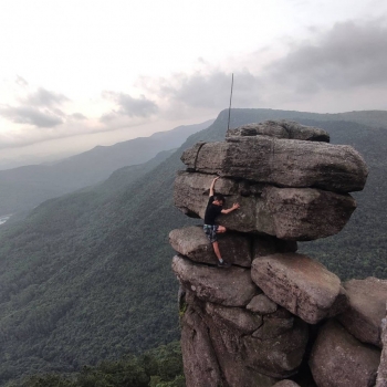 Khám phá núi đá Chồng, địa điểm lý tưởng cho giới trẻ check-in
