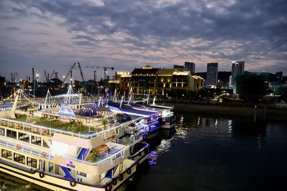 Hạ Long (Quảng Ninh): Mở Phố đêm du thuyền